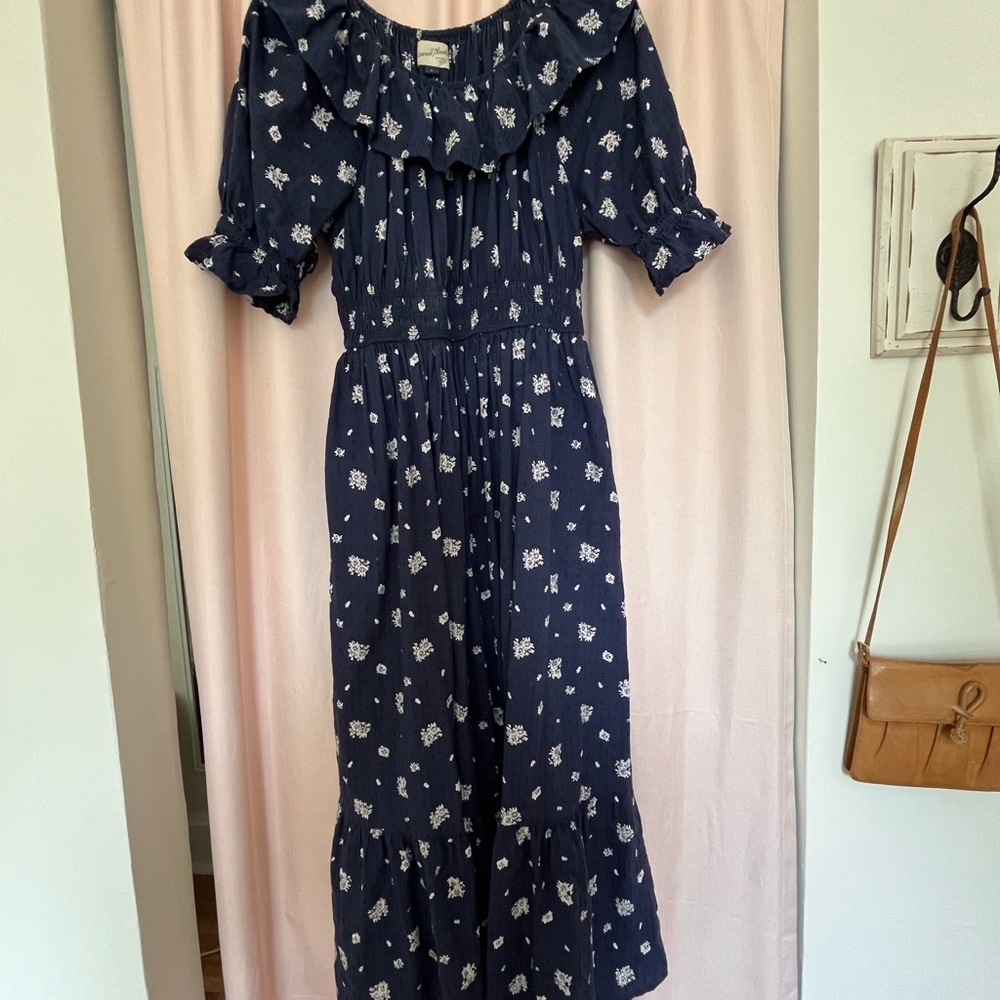 Universal Thread Navy and White Floral Skirt